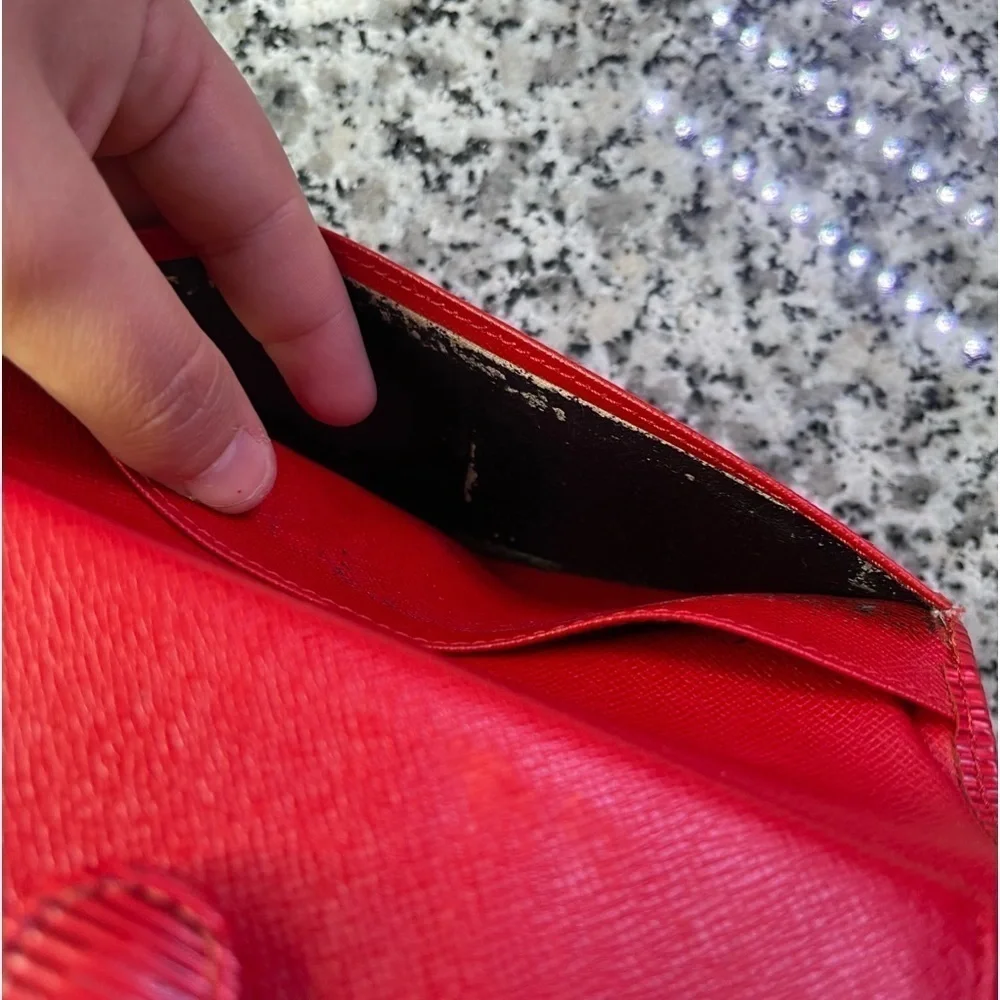 Louis Vuitton | BEAUTIFUL! MI0020 Red Epi Wallet with Kiss Lock